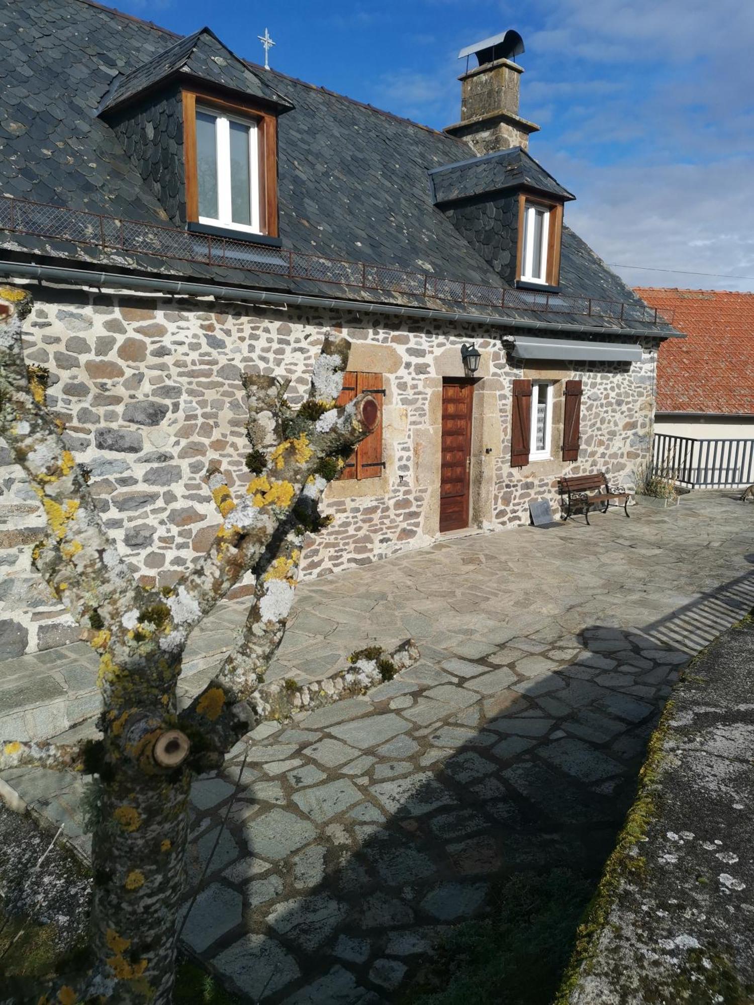 Holiday home Maison Chez La Malie Le Monteil (Cantal)